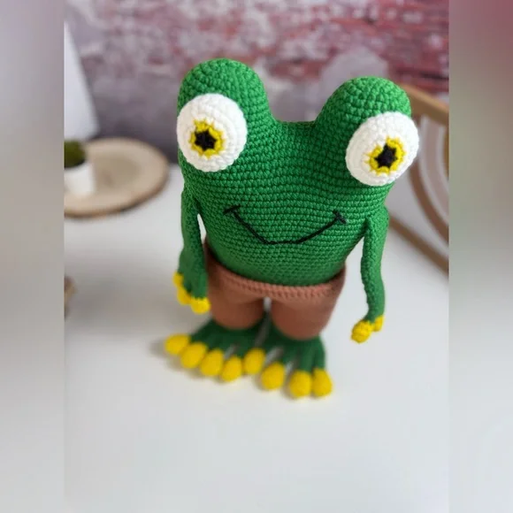 Handcrafted Leo The Green Frog Crochet Amigurumi - Picture 8 of 11